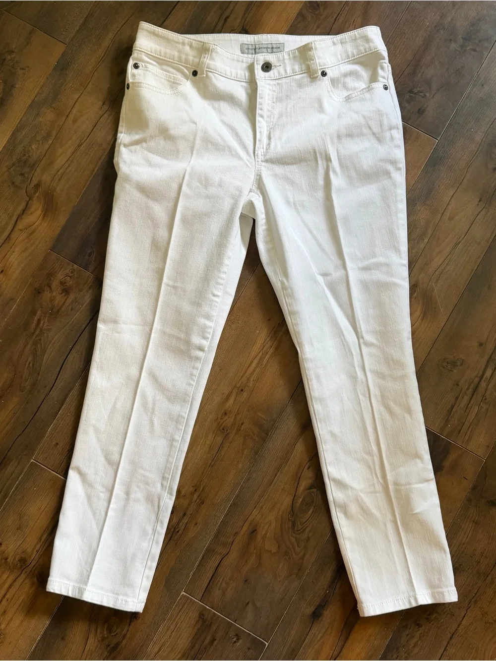 Chico’s | Platinum Denim Ultimate Fit White Straight Leg Jeans Size 0.5 (US 6)
